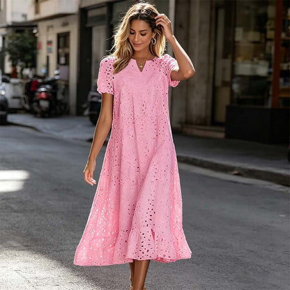 Weisses Sommerkleid mit Lochstickerei & V-Ausschnitt – Luftiges Damenkleid für Gartenpartys & Hochzeiten
