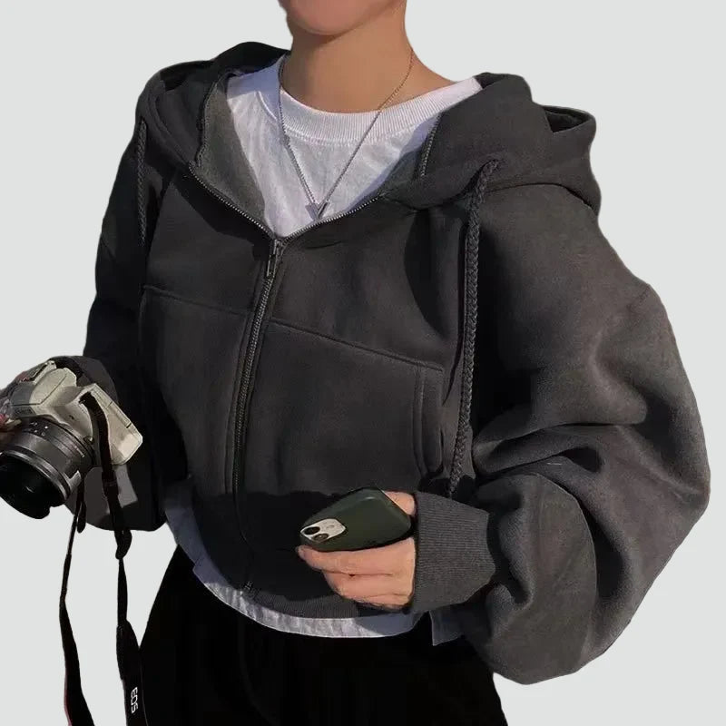 Cropped hoodie with loose fit for everyday wear