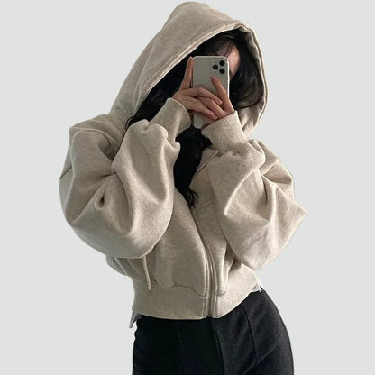Cropped hoodie with loose fit for everyday wear